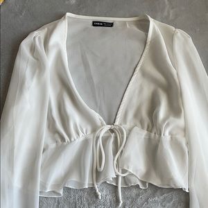 Flowy blouse with tie